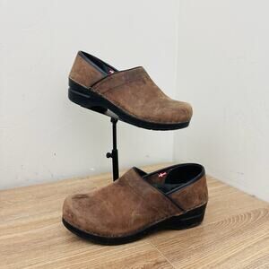 Sanita Brown Leather Professional Clogs Women’s Size 7.5